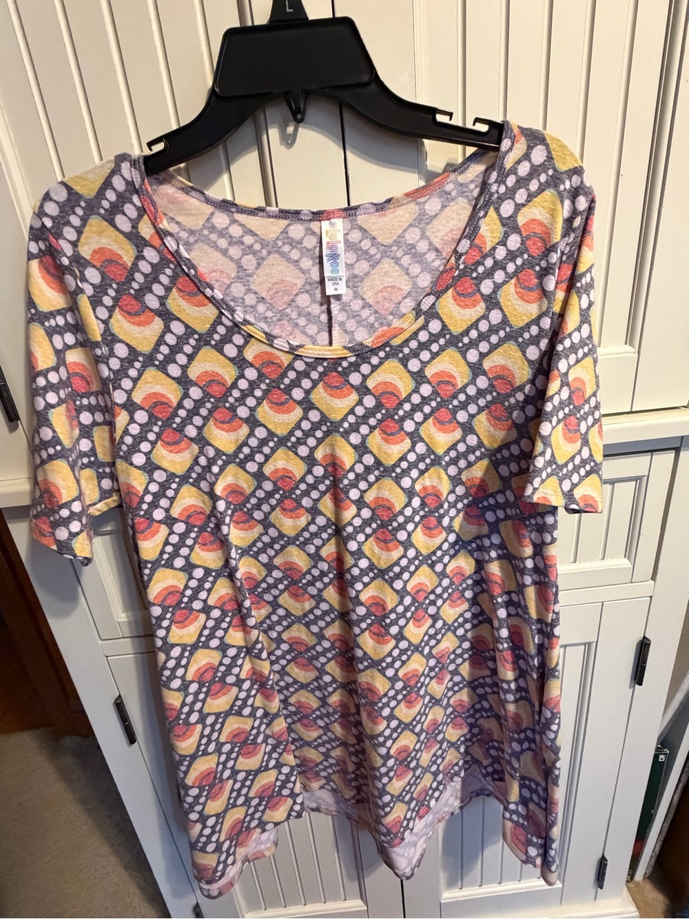 LuLaRoe Short Sleeve Scoop Neck Top in Gray, Yellow, Pink